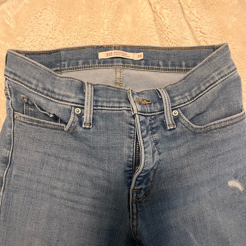 Levis 312 Shaping Slim Size 26 Skinny Ripped Jeans
